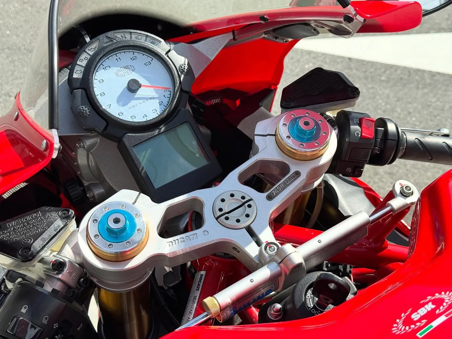 お世話になります。